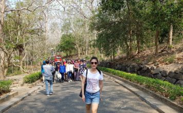 NHẬN DẠNG BÀ NGOẠI NƠI CÔNG CỘNG