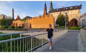 OPOLE – THÀNH PHỐ CỔ NHỎ NHƯNG CÓ VÕ Tường thành Opole phục dựng và nhà thờ lớn Opole Cathedral of Holy Cross